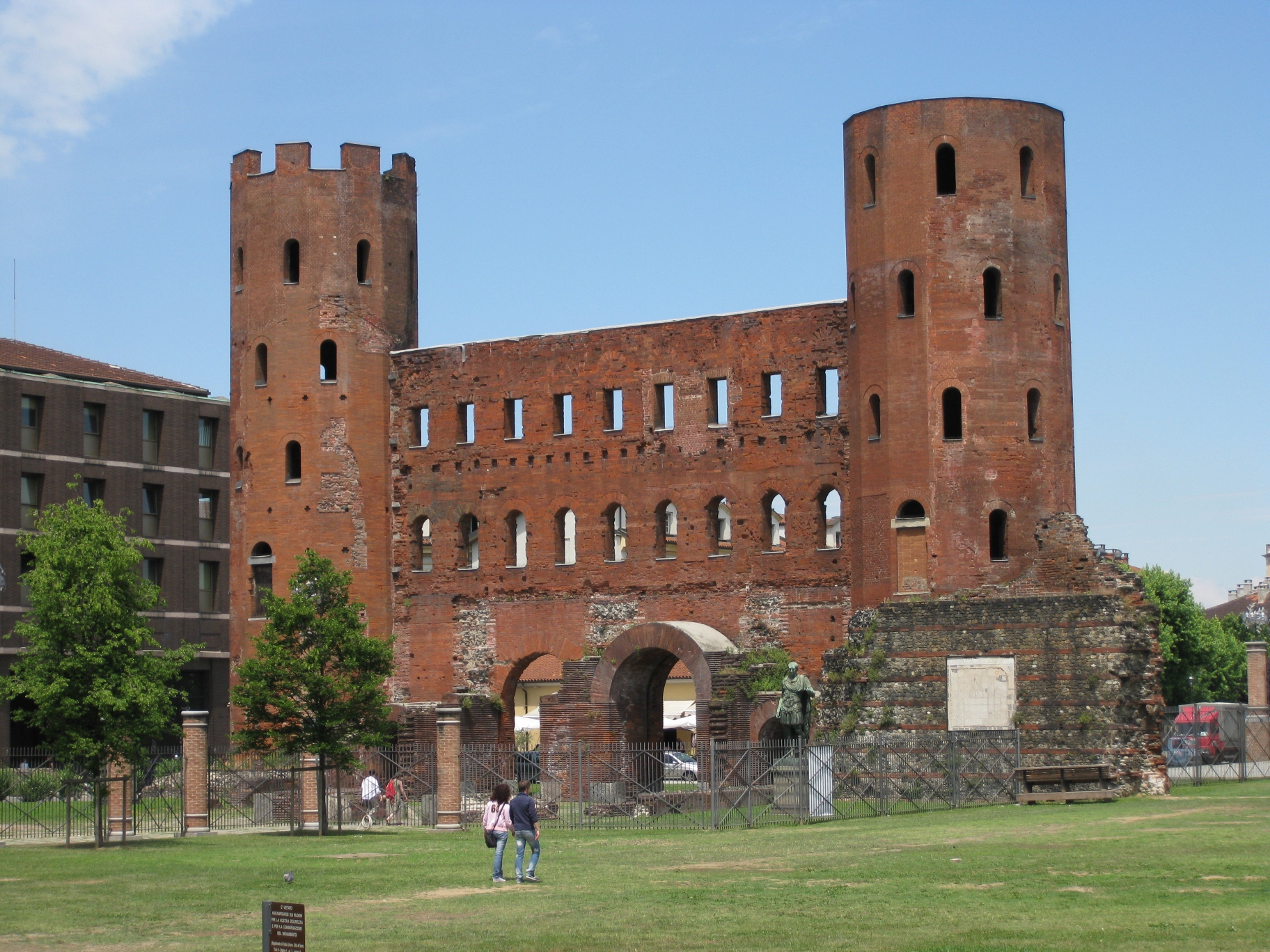 Porta Palatina Torino - simbolo storico delle porte della città