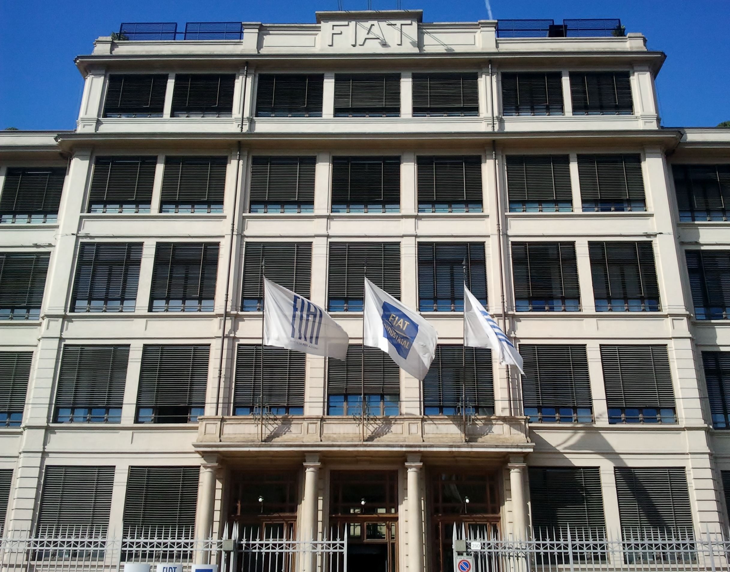 Edificio Lingotto Torino - il quartiere dove opera il nostro servizio fabbro