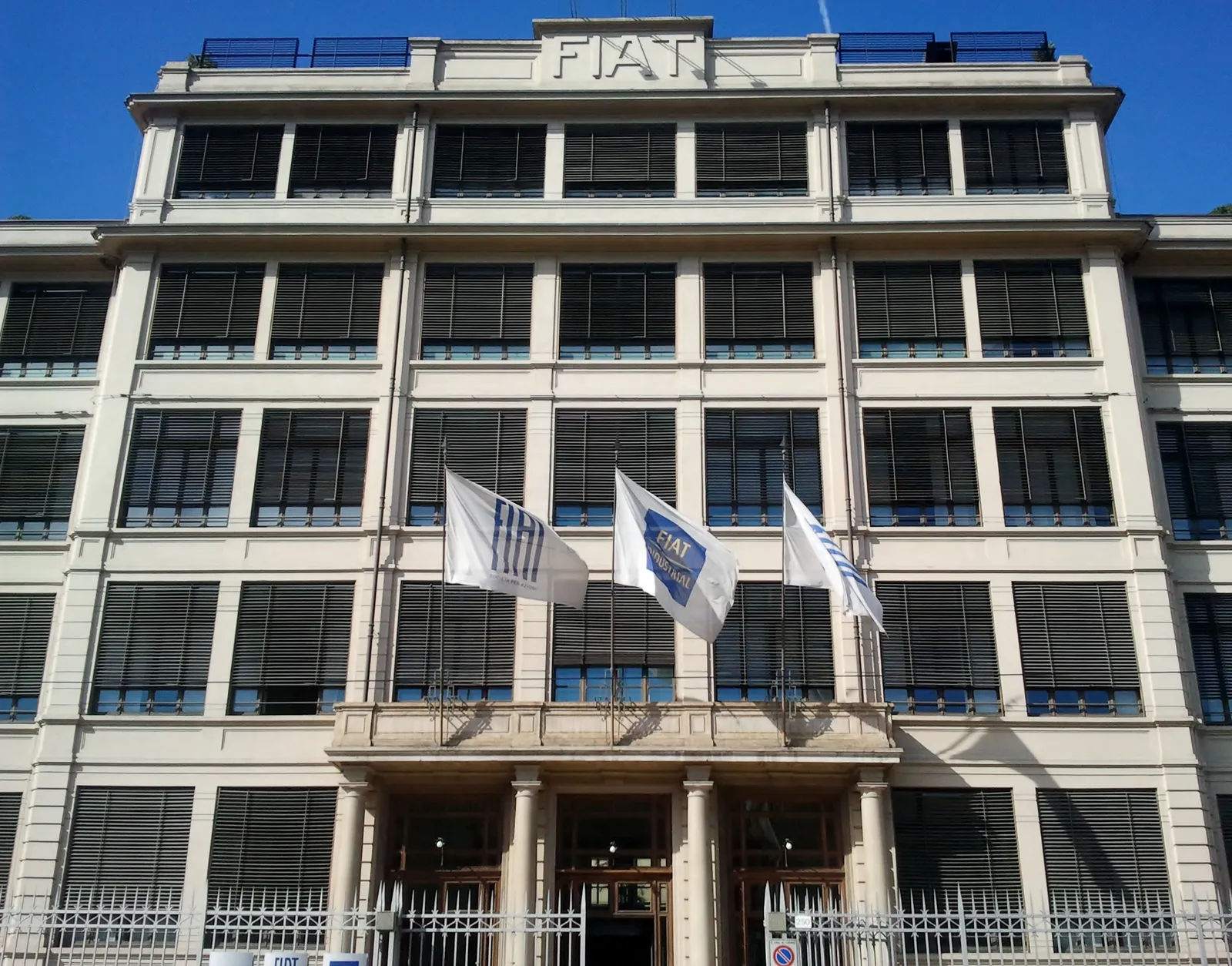 Edificio Lingotto Torino - il quartiere dove opera il nostro servizio fabbro