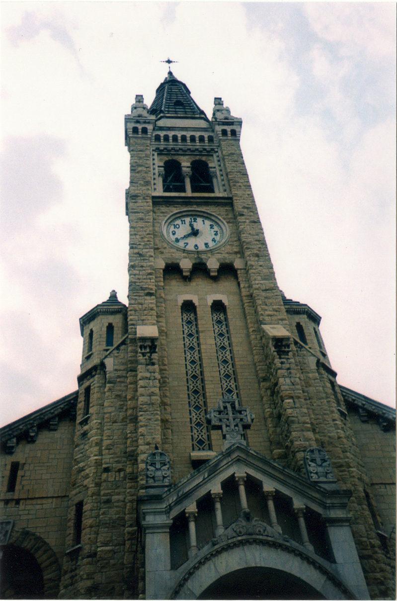 Chiesa Santa Rita Torino - torre campanaria del quartiere